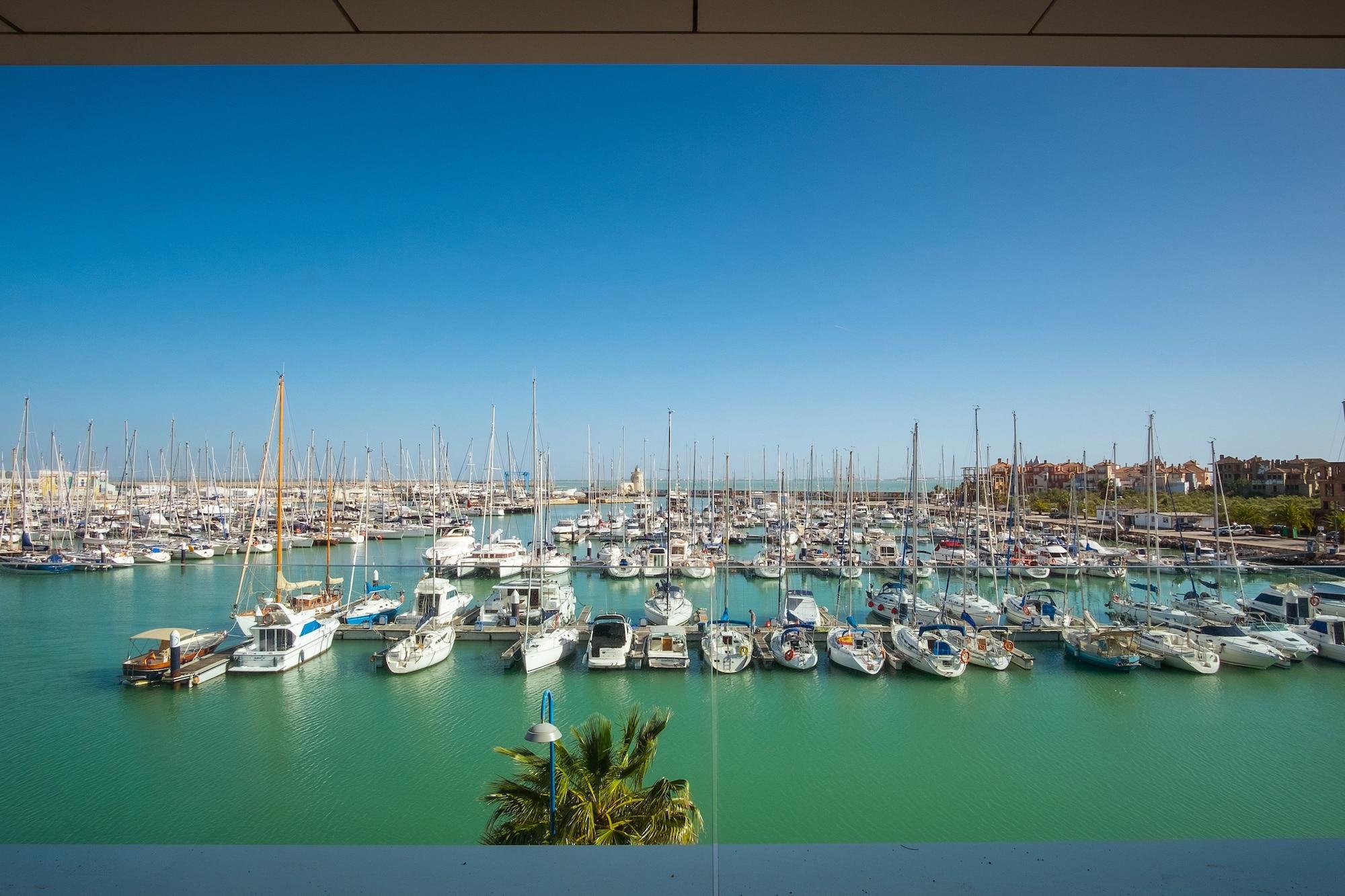 Suites Puerto Sherry El Puerto de Santa Maria Bagian luar foto
